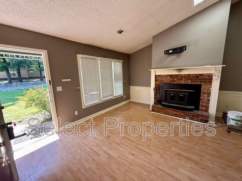 1401 Elmdale Pl #A - Photo 2 of 5