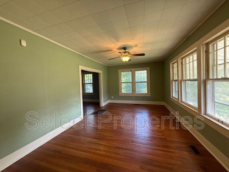 1101 Olive St - Photo 3 of 11