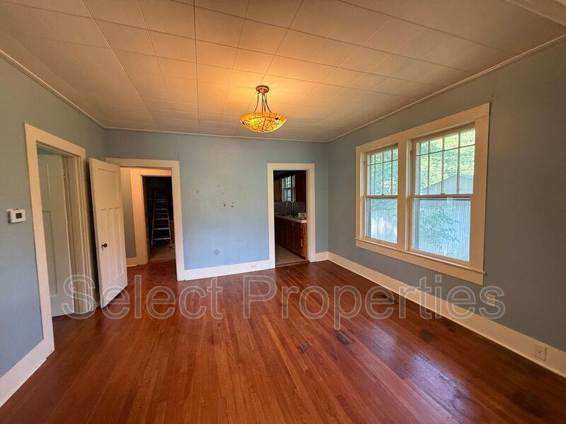 1101 Olive St - Photo 5 of 11