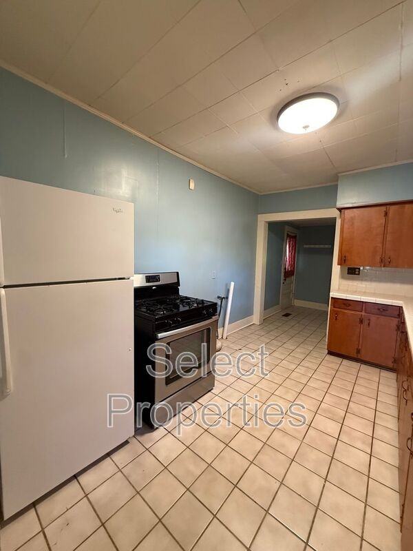 1101 Olive St - Photo 7 of 11