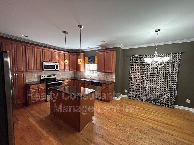 4540 Pebble Lake Dr - Photo 7 of 50