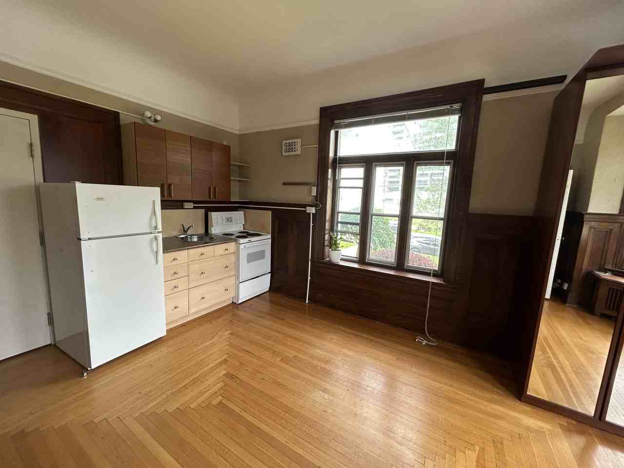 646 Broadview Avenue #100c - Photo 2 of 8