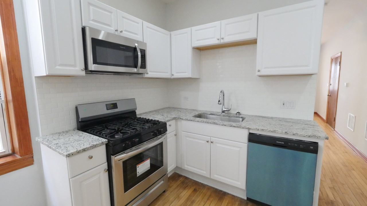 1424 N. Maplewood - Photo 2 of 17