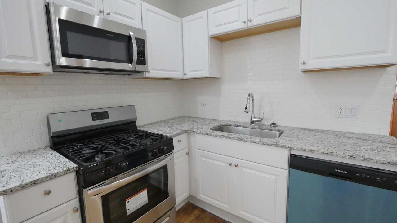 1424 N. Maplewood - Photo 3 of 17