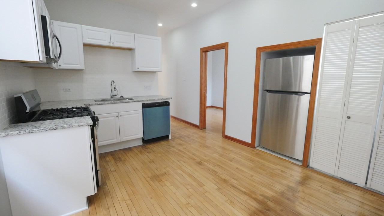 1424 N. Maplewood - Photo 4 of 17