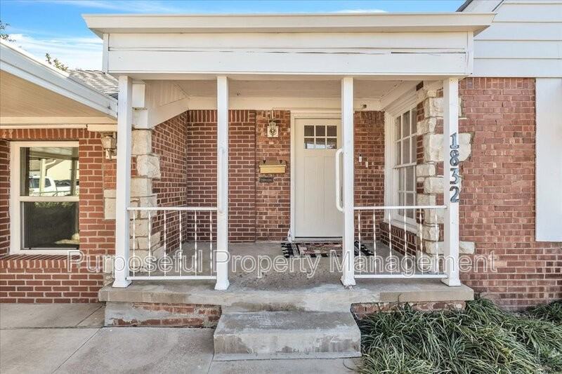 1832 Nw 34th St - Photo 6 of 45