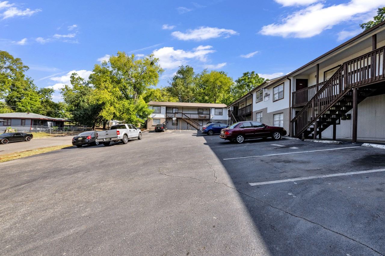 313 Beta Street South - Photo 2 of 20