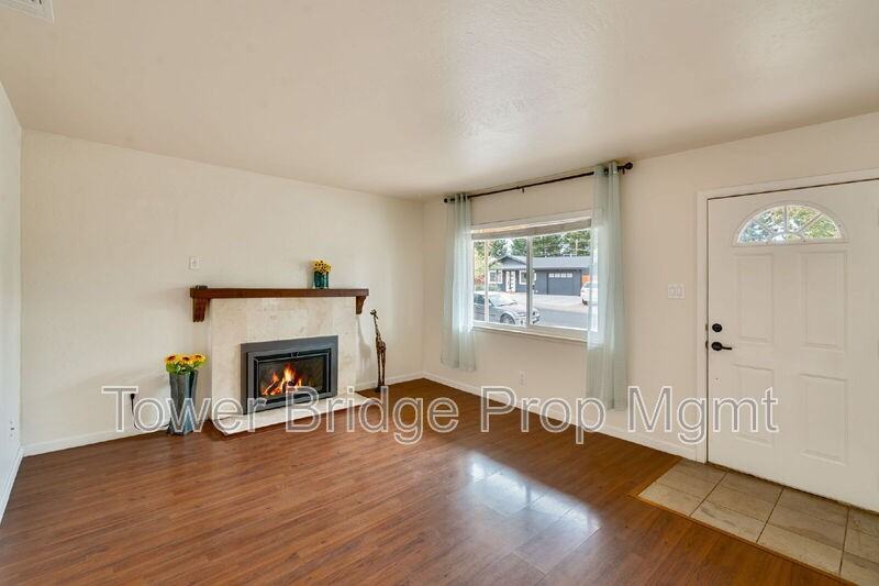 1317 School St - Photo 3 of 30