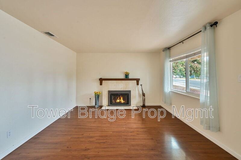 1317 School St - Photo 4 of 30