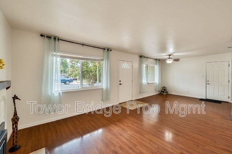 1317 School St - Photo 5 of 30