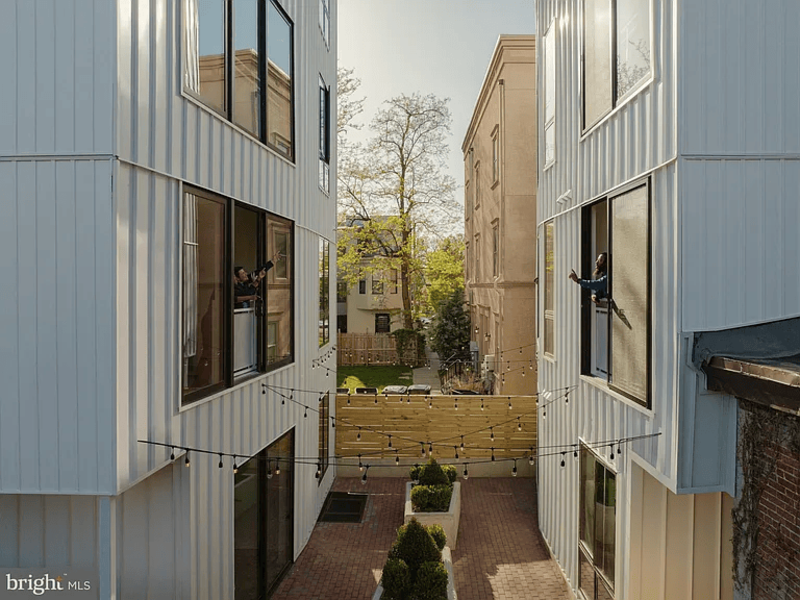 2011 Cambridge St - Photo 4 of 26