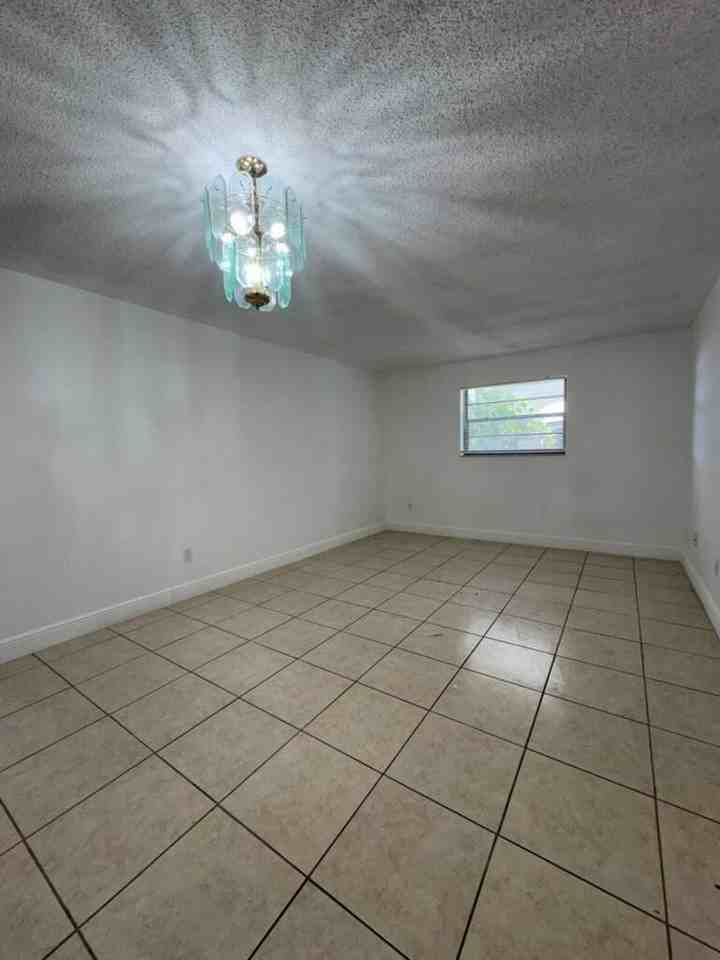 1130 West 37th Street - Photo 3 of 34