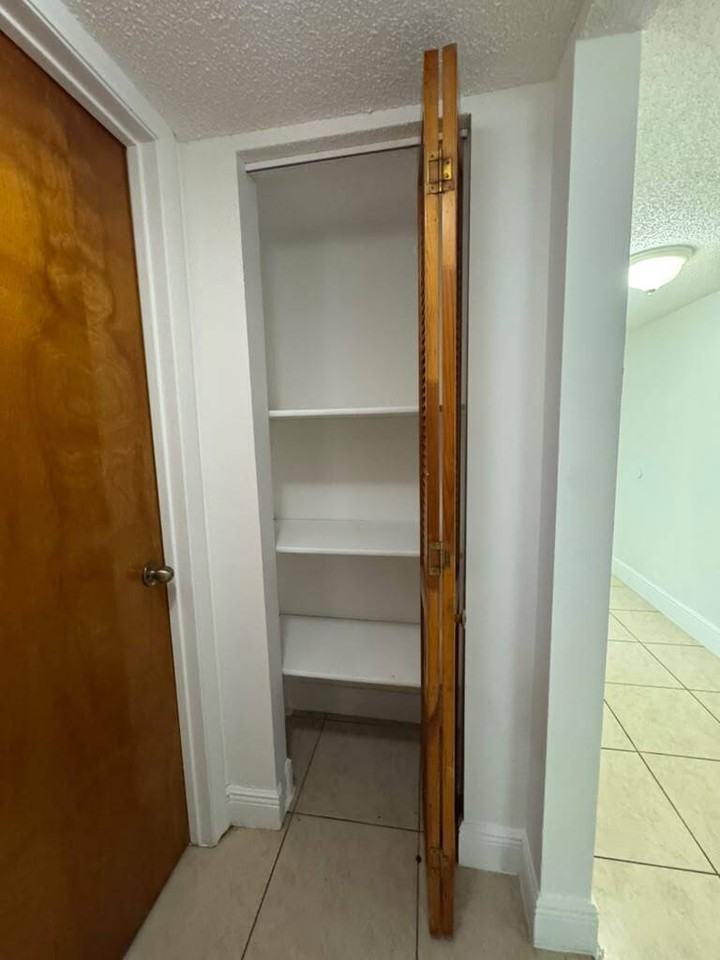 1130 West 37th Street - Photo 5 of 34