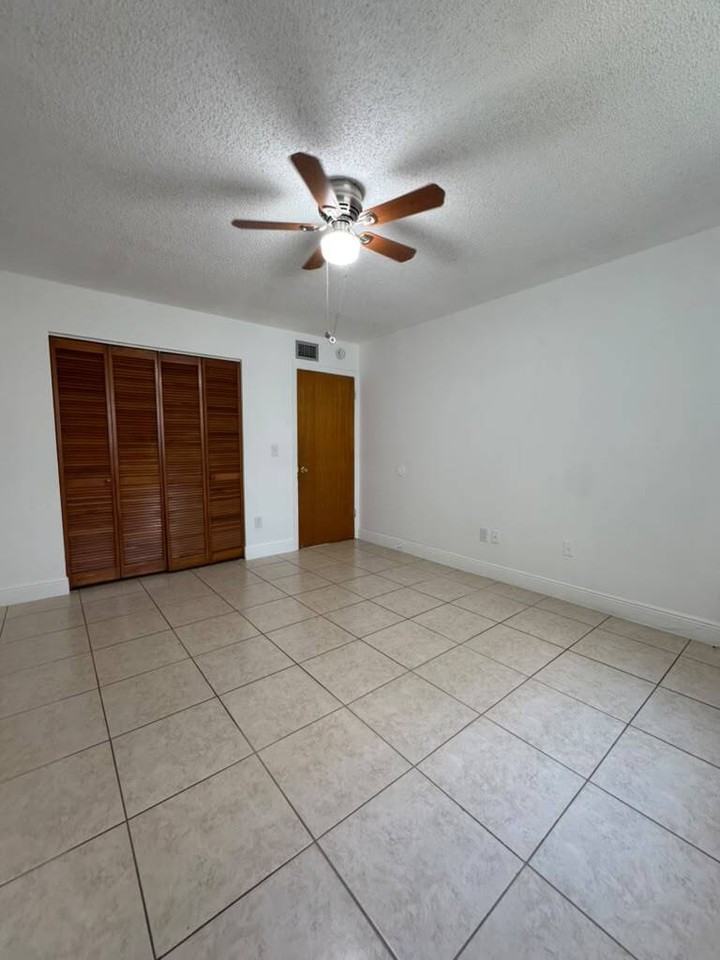 1130 West 37th Street - Photo 6 of 34