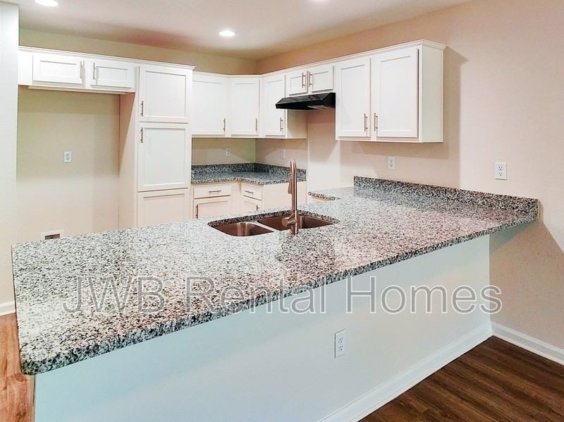 2815 Robert St - Photo 2 of 11