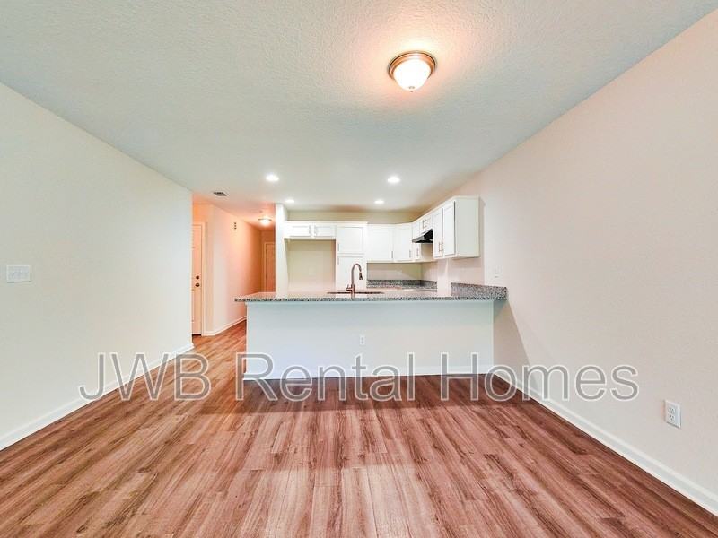 2815 Robert St - Photo 4 of 11