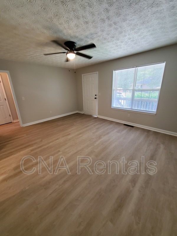 215 Green Acre Ln #B - Photo 3 of 9