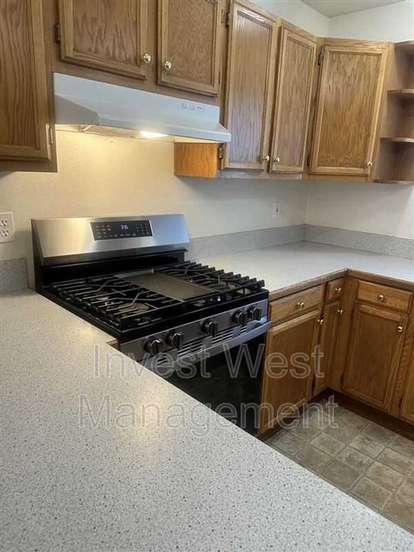 15116 Ne 80th St - Photo 2 of 10