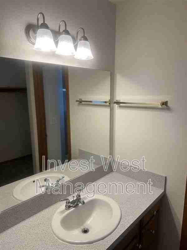 15116 Ne 80th St - Photo 6 of 10