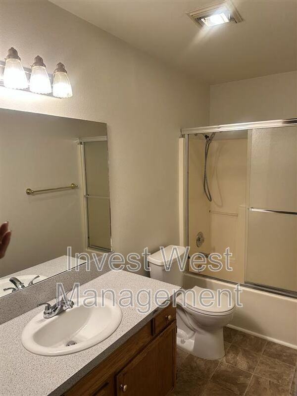 15116 Ne 80th St - Photo 7 of 10