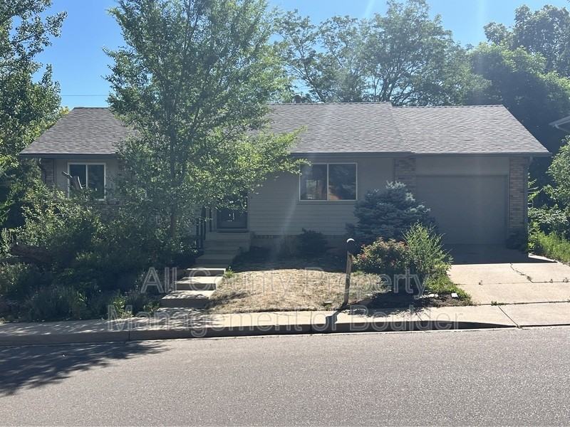 1040 Ithaca Dr