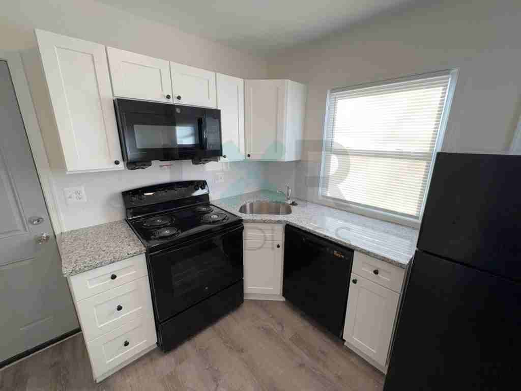 38 Rhodes Ave, Collingdale, PA - Photo 2 of 10