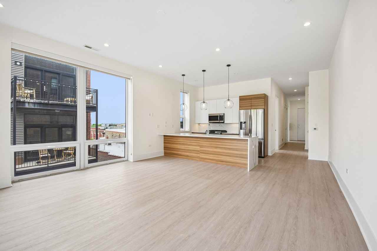 159 W North Ave - Photo 3 of 27