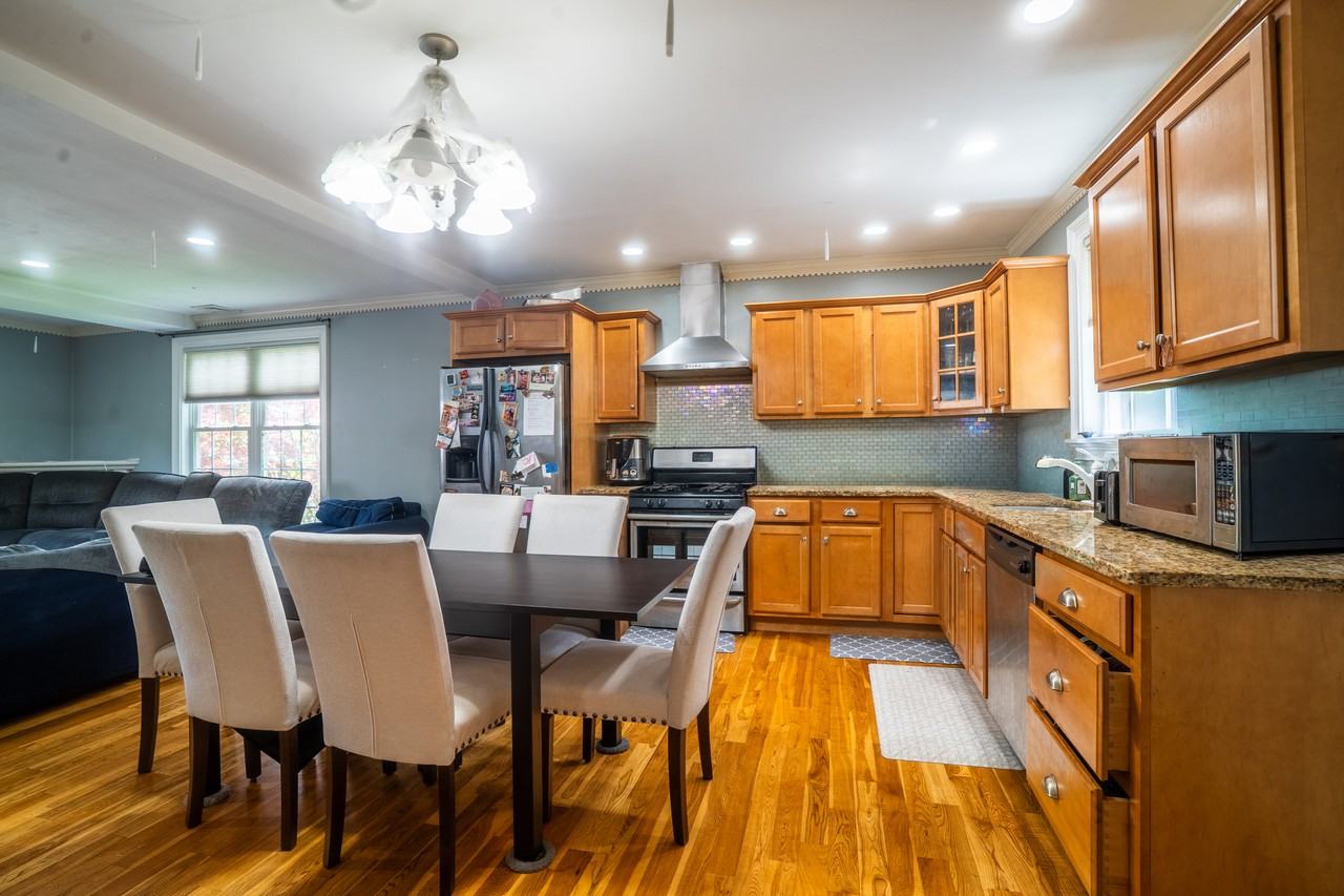 61 Carlisle St #61 - Photo 2 of 17