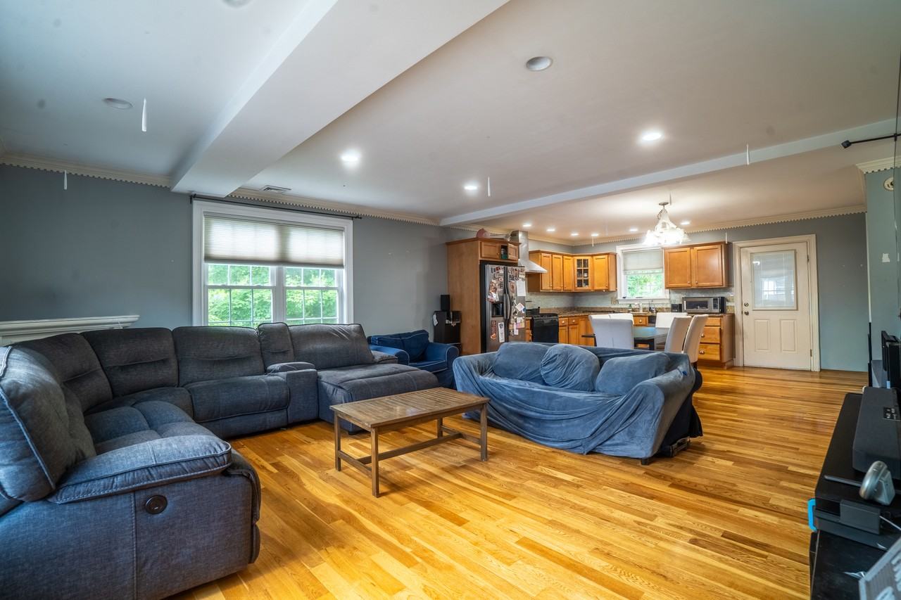 61 Carlisle St #61 - Photo 4 of 17