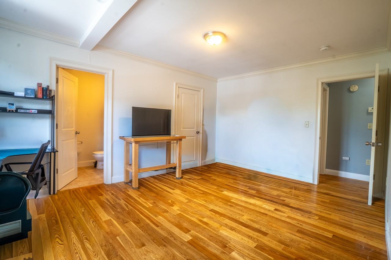 61 Carlisle St #61 - Photo 5 of 17