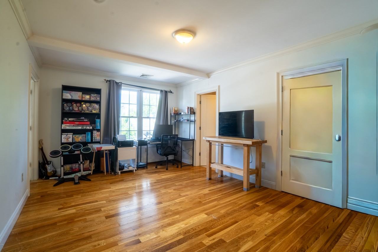 61 Carlisle St #61 - Photo 6 of 17