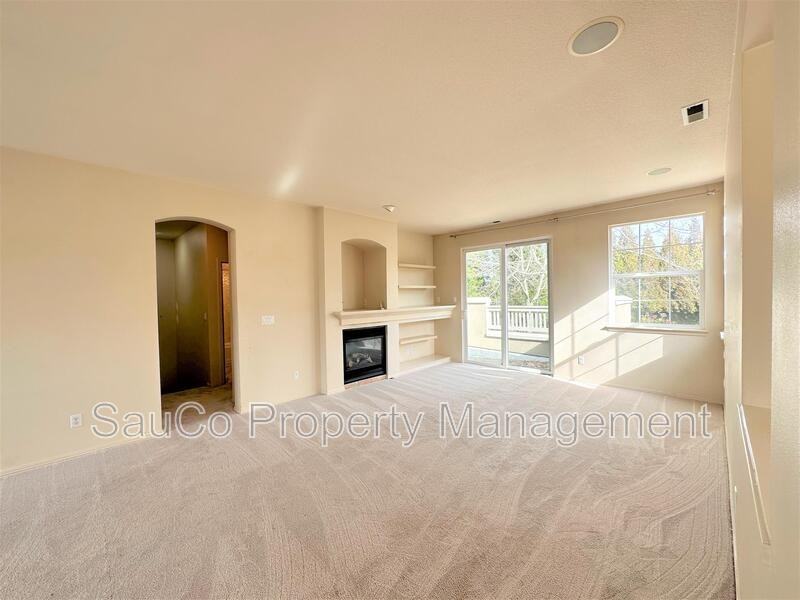 1867 Ne Ashberry Dr - Photo 5 of 19