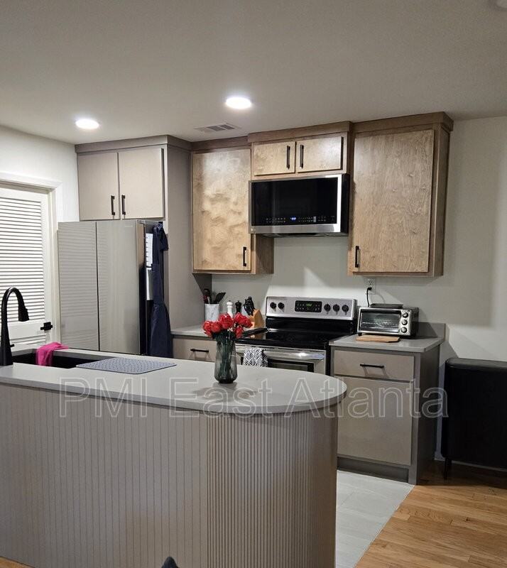 512 Tuxworth Cir - Photo 2 of 14
