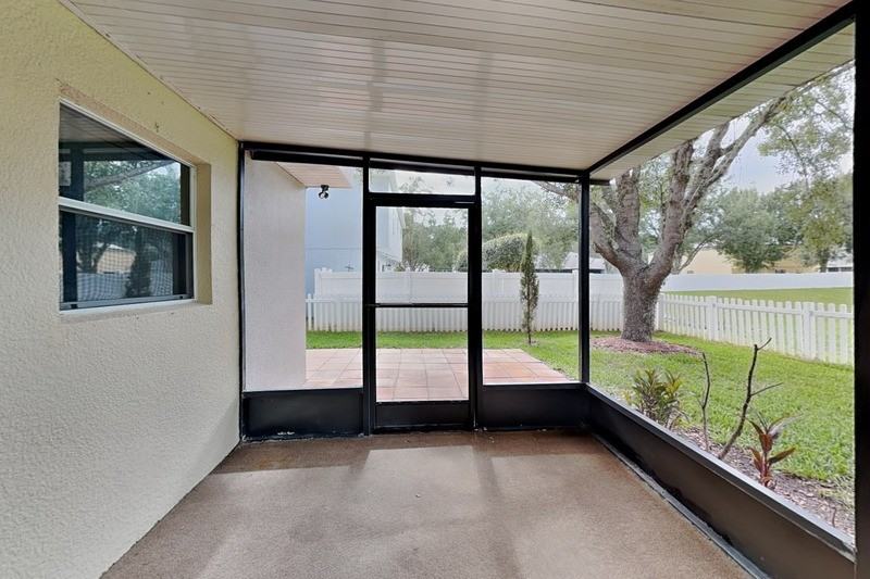 1952 Alambra Cir - Photo 4 of 22
