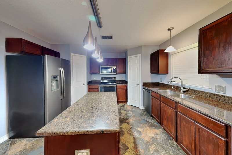 1952 Alambra Cir - Photo 5 of 22