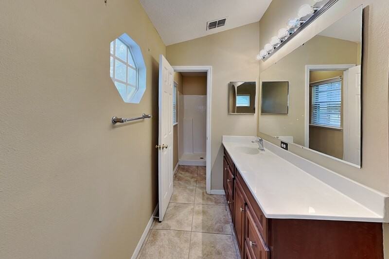 1952 Alambra Cir - Photo 6 of 22