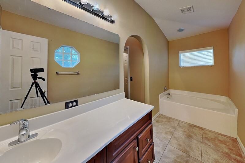 1952 Alambra Cir - Photo 7 of 22