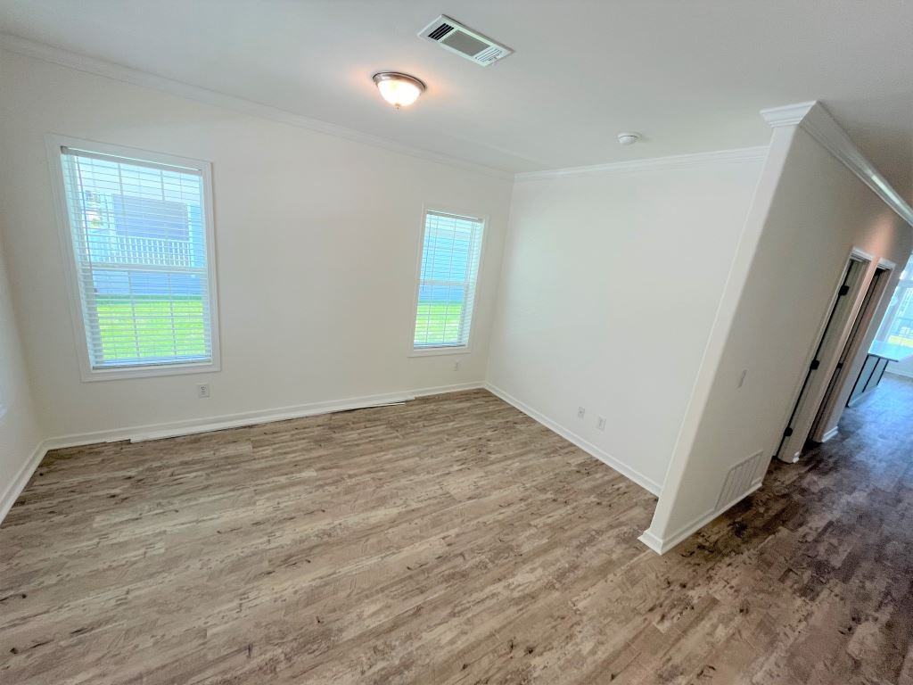 5610 Woodford St - Photo 4 of 34