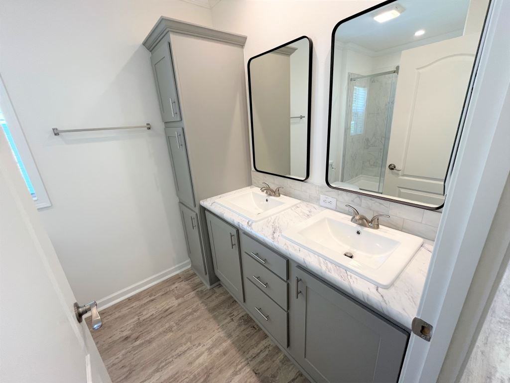 5610 Woodford St - Photo 5 of 34