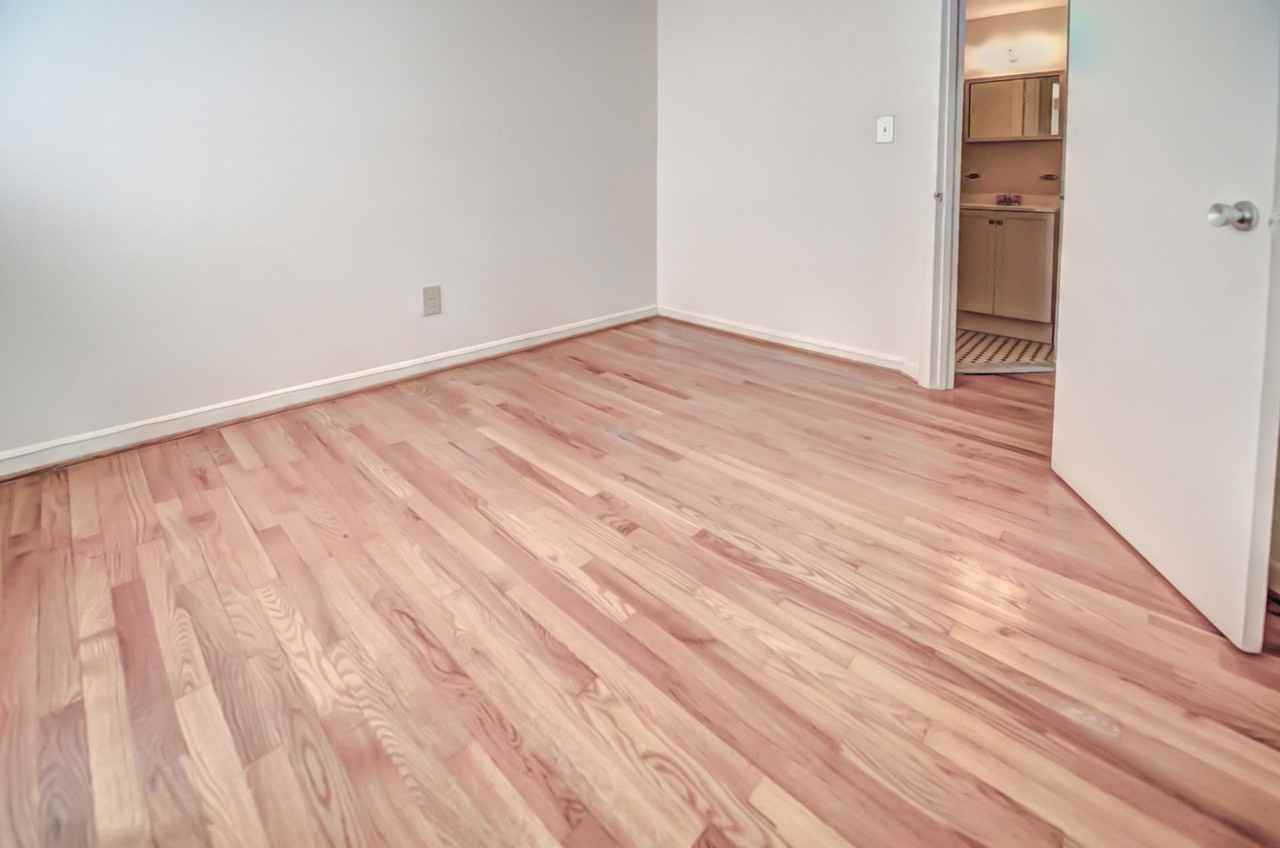 HIckory Heights Apartments - Photo 4 of 15