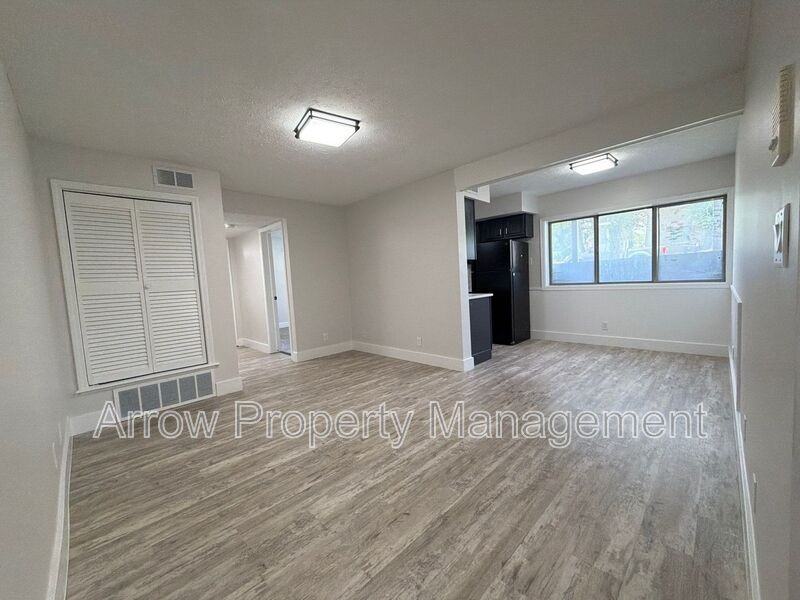 1429 N 34th St #1 - Photo 3 of 10