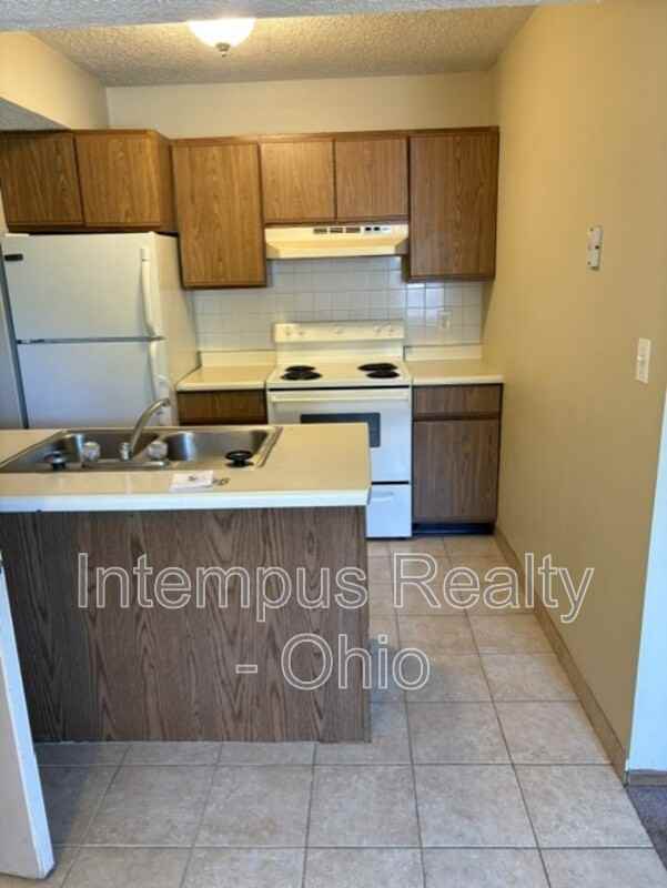 7468 Huntington Dr #6 - Photo 2 of 7