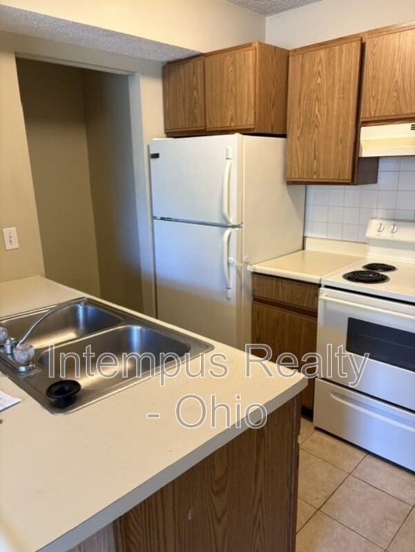 7468 Huntington Dr #6 - Photo 3 of 7
