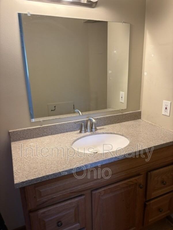 7468 Huntington Dr #6 - Photo 5 of 7