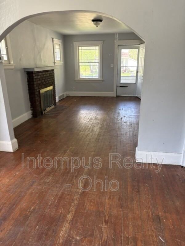 231 Marmion Ave - Photo 4 of 4