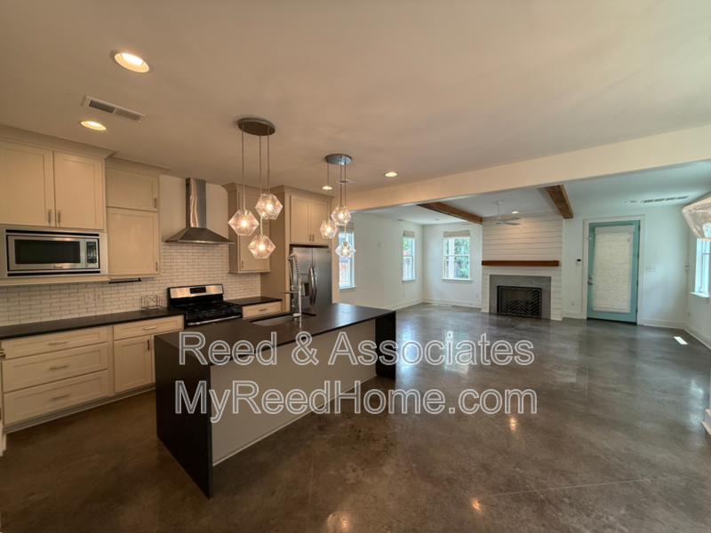 1080 Blythe St - Photo 3 of 21