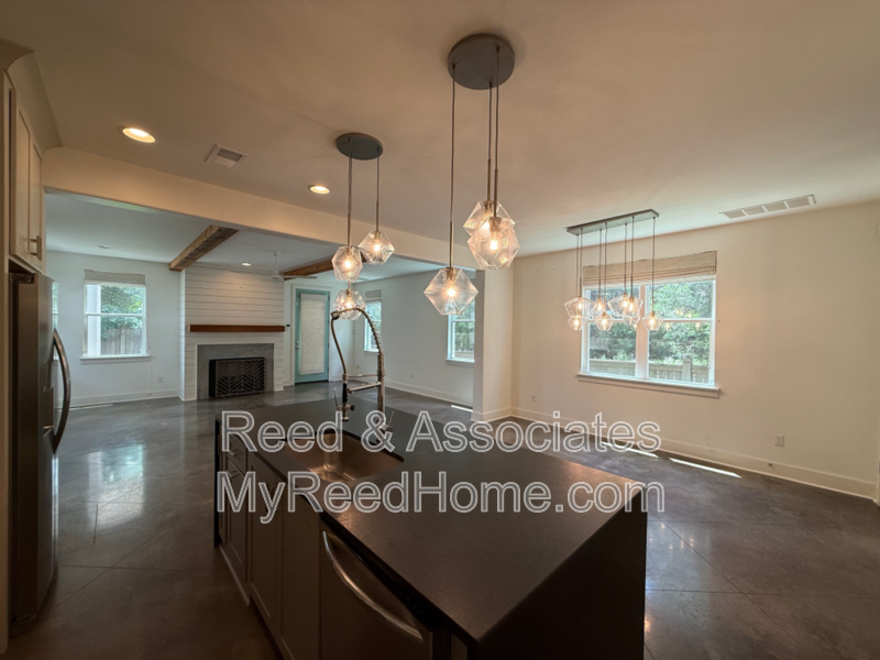 1080 Blythe St - Photo 4 of 21