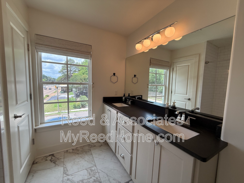 1080 Blythe St - Photo 7 of 21