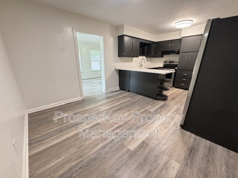 1526 Barcelona Dr - Photo 4 of 15