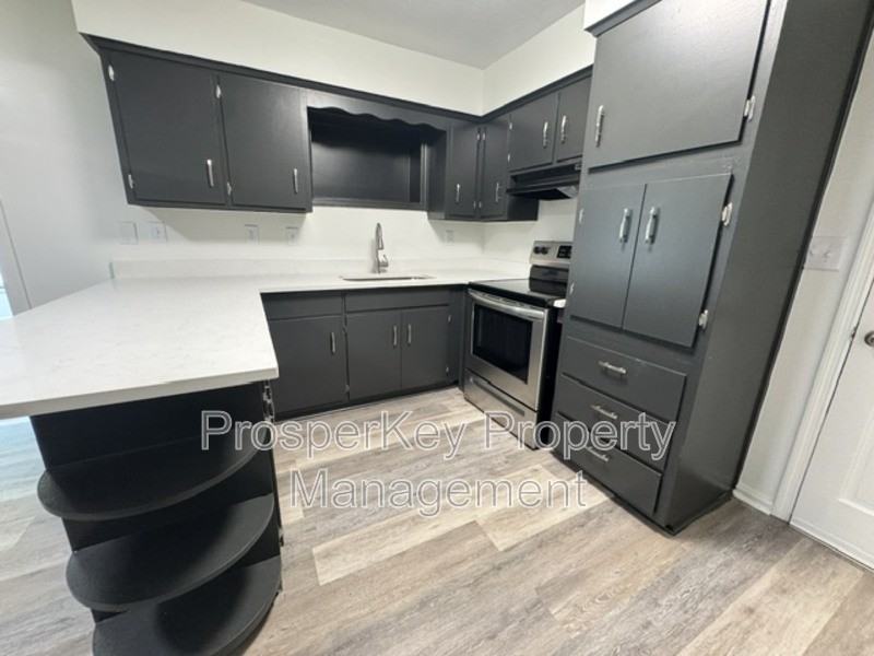 1526 Barcelona Dr - Photo 5 of 15